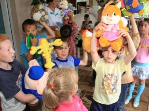Благотворительность: как помочь детским домам